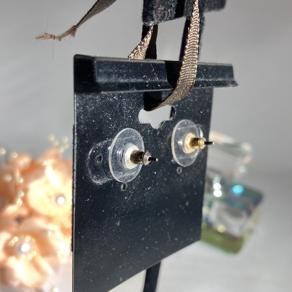 Pearl earrings with silver fittings - Picture 6 of 8